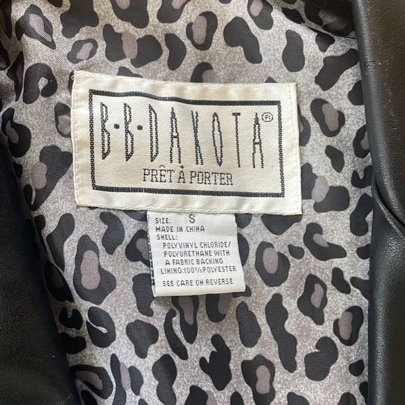 BB Dakota vegan blazer black. Some marks on back as shown in photo. Size small. - Picture 2 of 7
